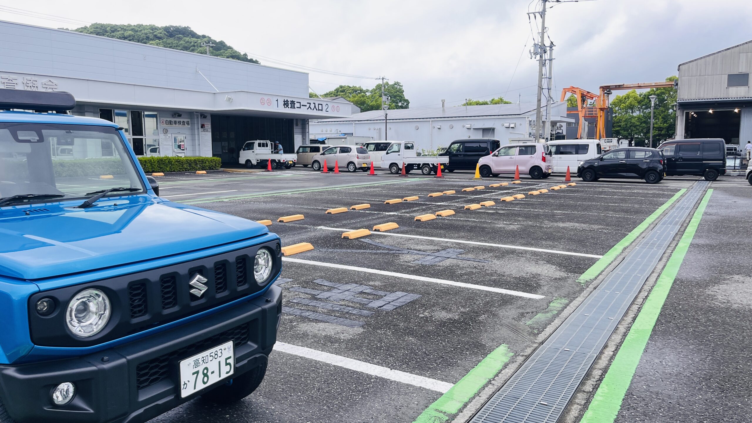 ジムニーがユーザー車検を受けるところ